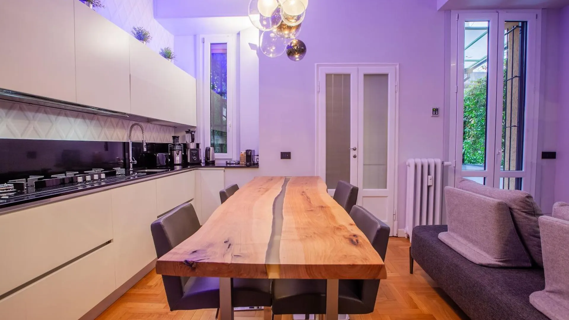 Apartment Home Boutique Con Cortile-Design&Fashion District Milan Italy