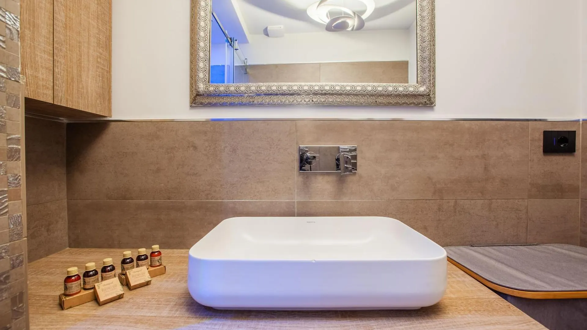Home Boutique Con Cortile-Design&Fashion District Milan Apartment
